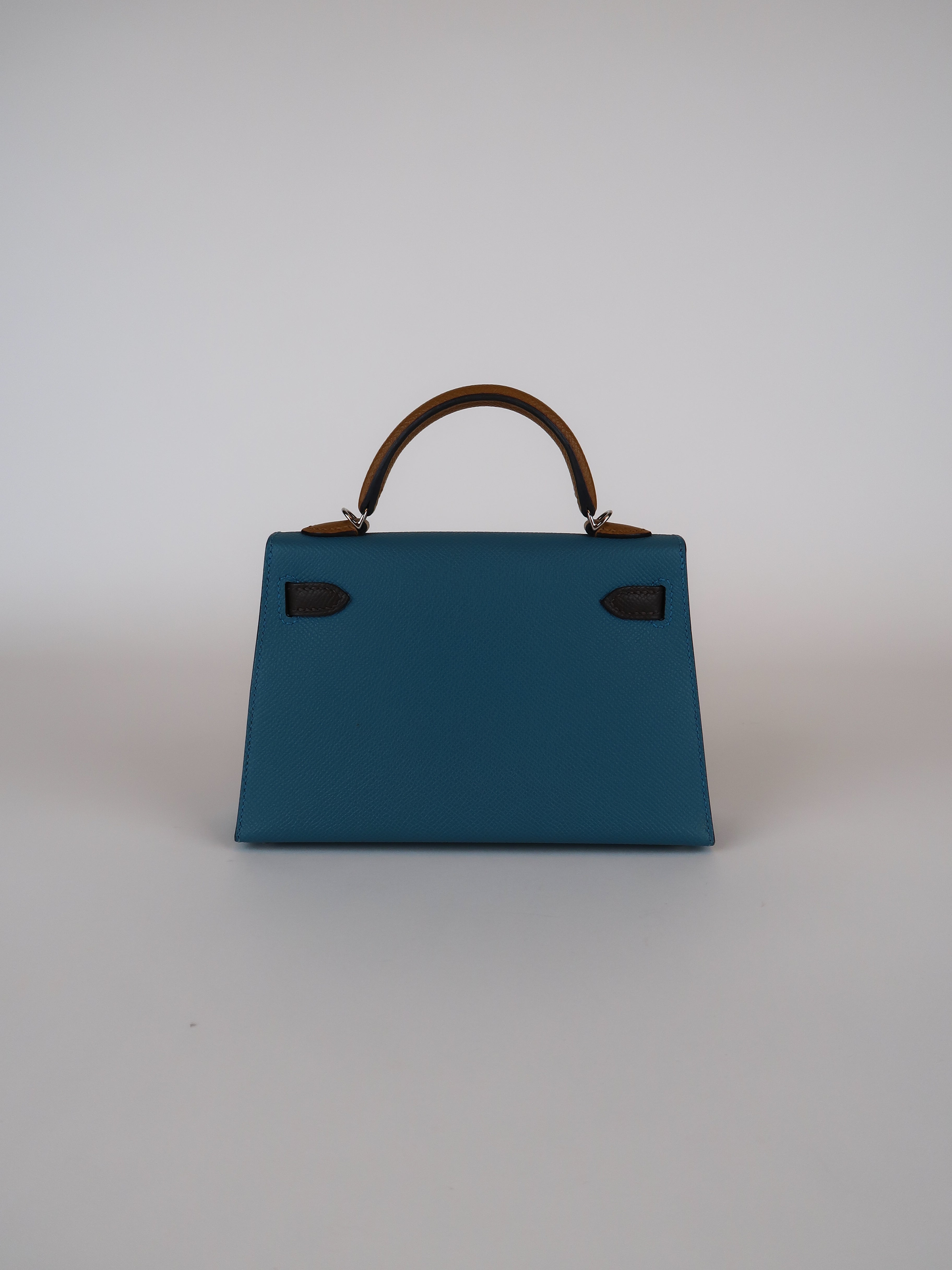 Hermès Tricolor Bleu Jean/Ecorce/Sesame Epsom Mini Kelly (PHW | 2024)