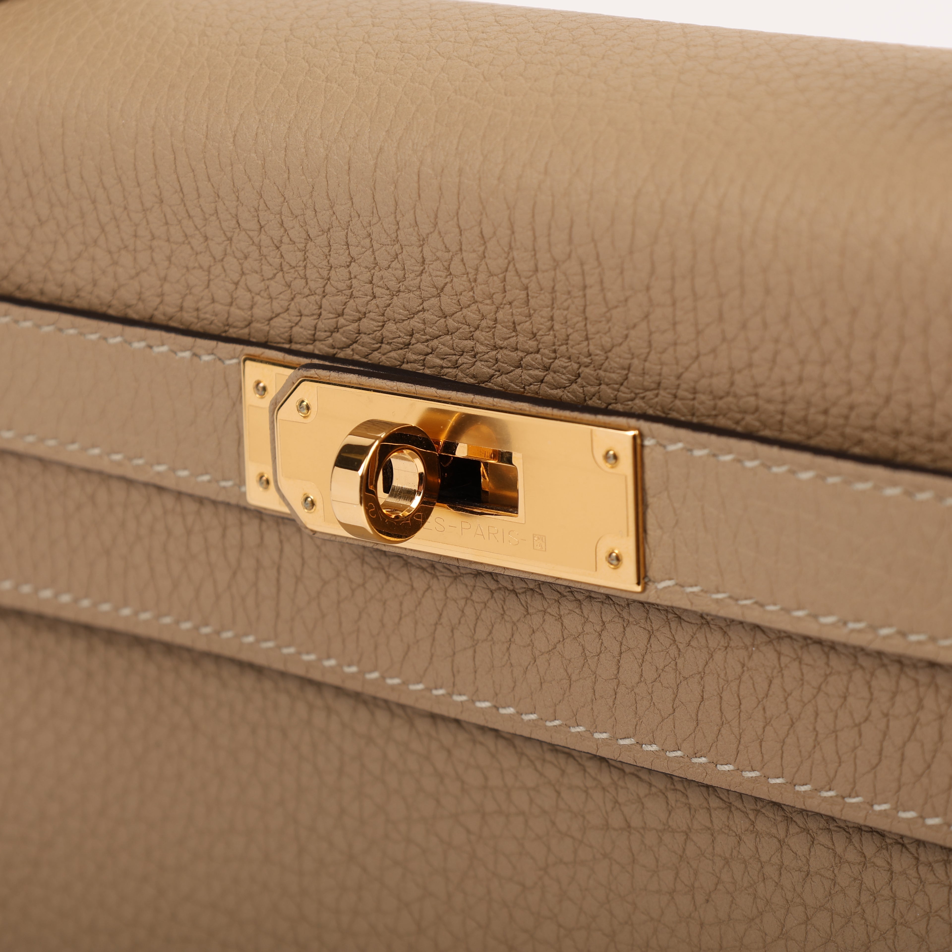 Hermès Trench Clemence Retourne Kelly 28 (GHW | 2021)