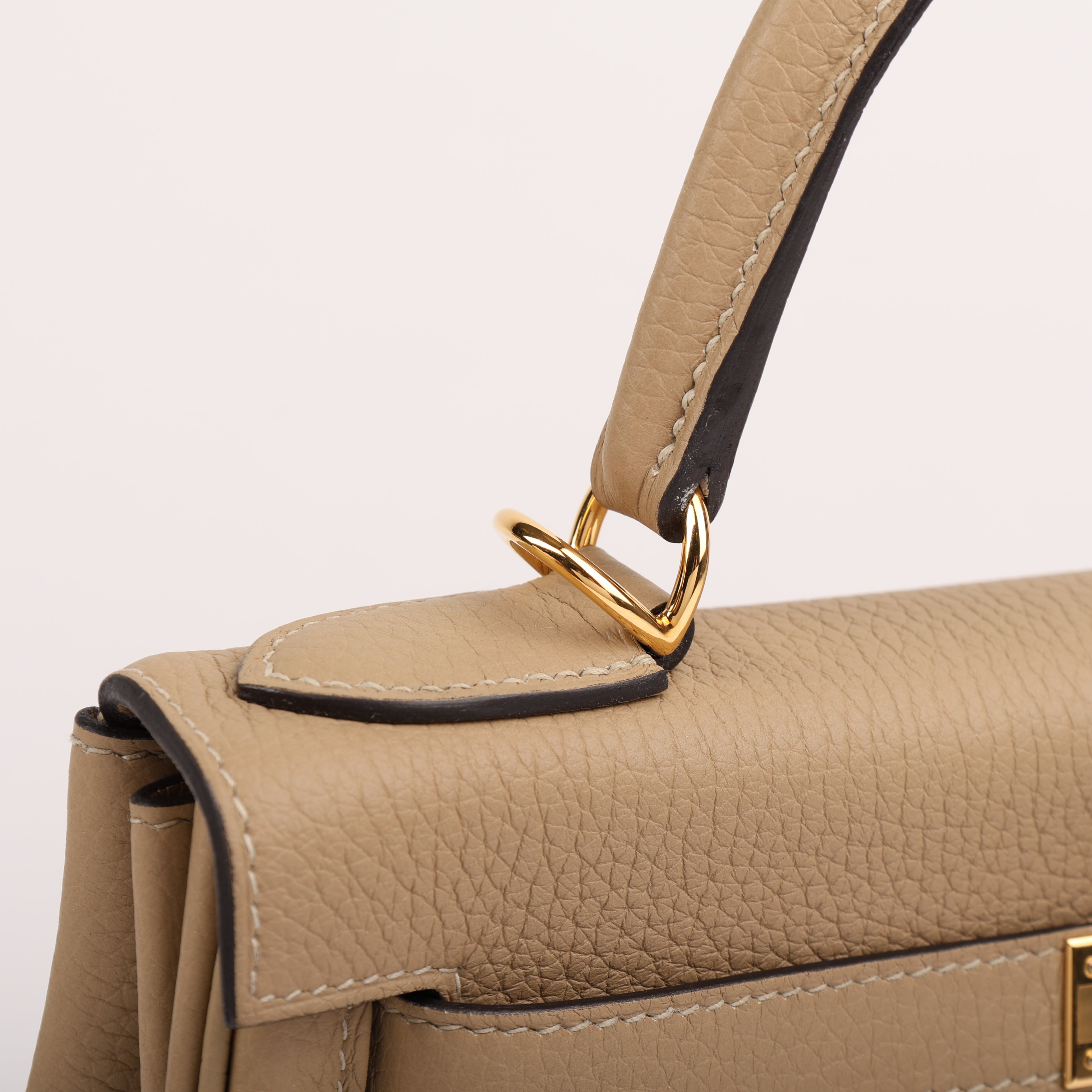 Hermès Trench Clemence Retourne Kelly 28 (GHW | 2021)