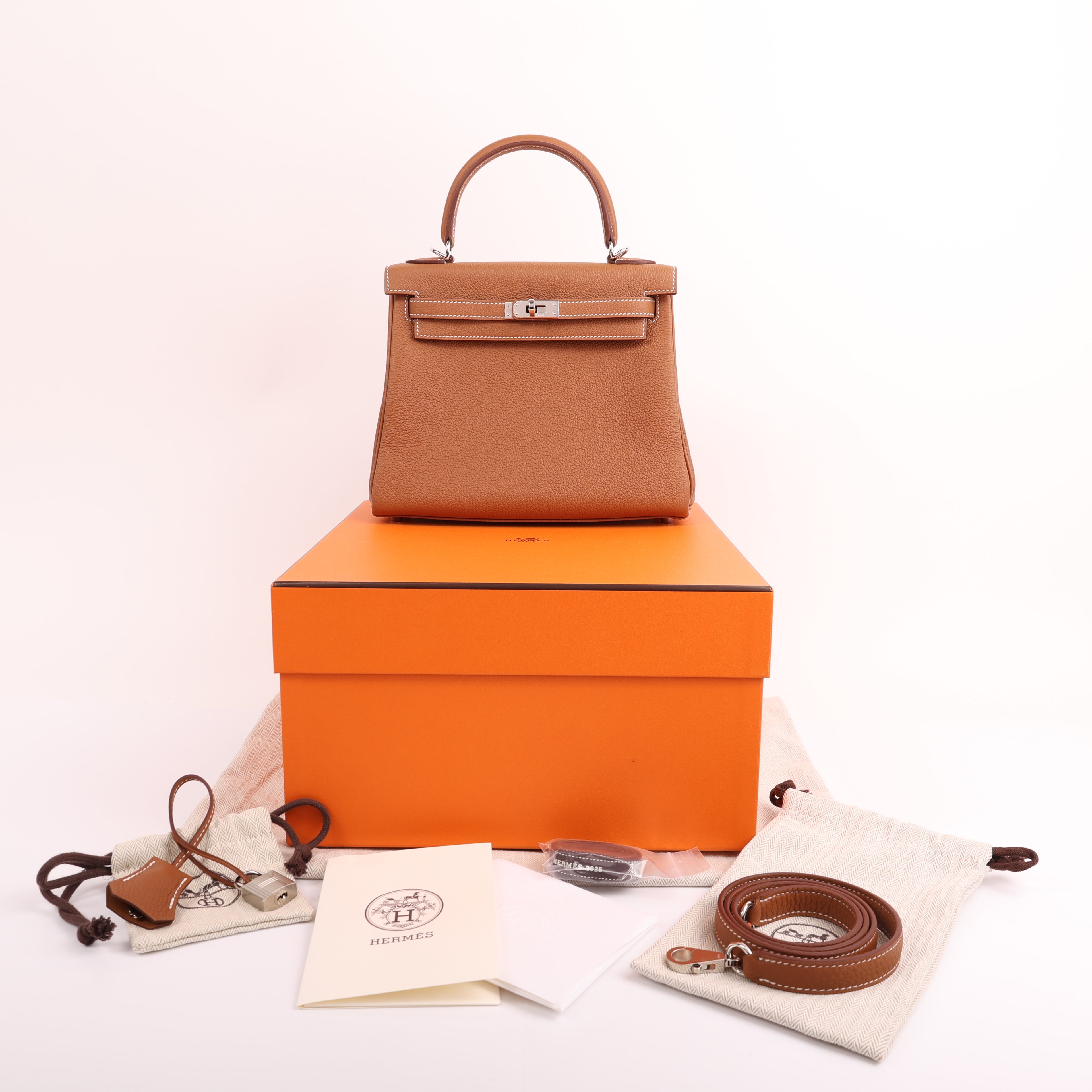 Hermès Gold Togo Retourne Kelly 25 (PHW | 2025)